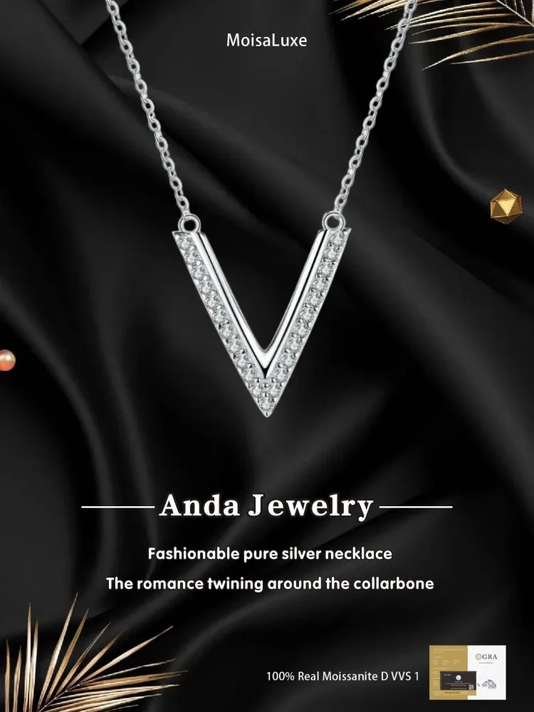 Moissanite Plata Sterling 925 Silver V-shaped Micro-inlaid New Personality Fashion Necklace GRA Certified
Moissanite Plata Sterling 925 Silver V-shaped Micro-inlaid New Personality Fashion Necklace GRA Certified