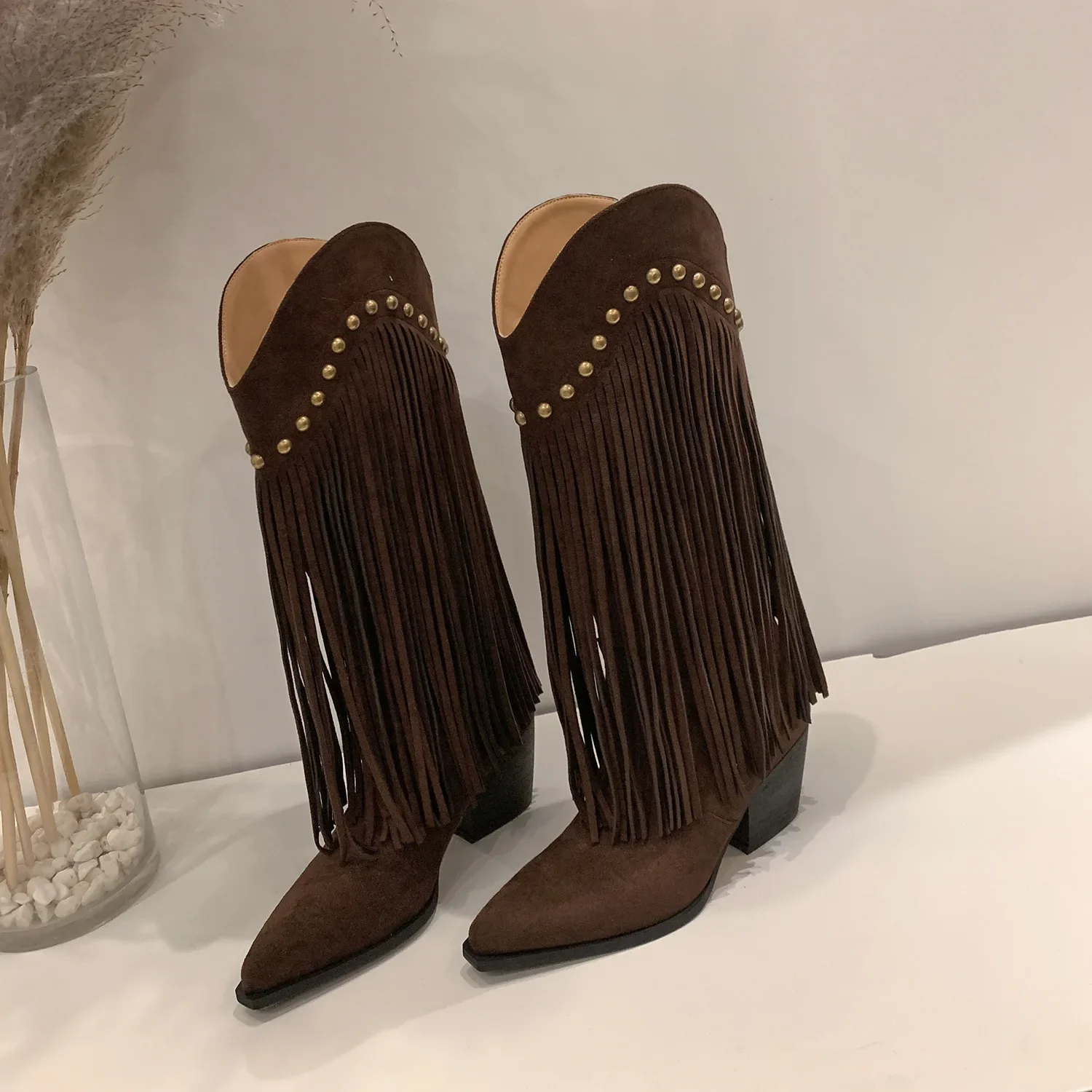 Tassel Brown Velvet Women Knee High Boots Pointed Heel Long Ladies Shoes Rivets Fringed Botas Mujer Winter Sapatos Feminino 2024
Tassel Brown Velvet Women Knee High Boots Pointed Heel Long Ladies Shoes Rivets Fringed Botas Mujer Winter Sapatos Feminino 2024