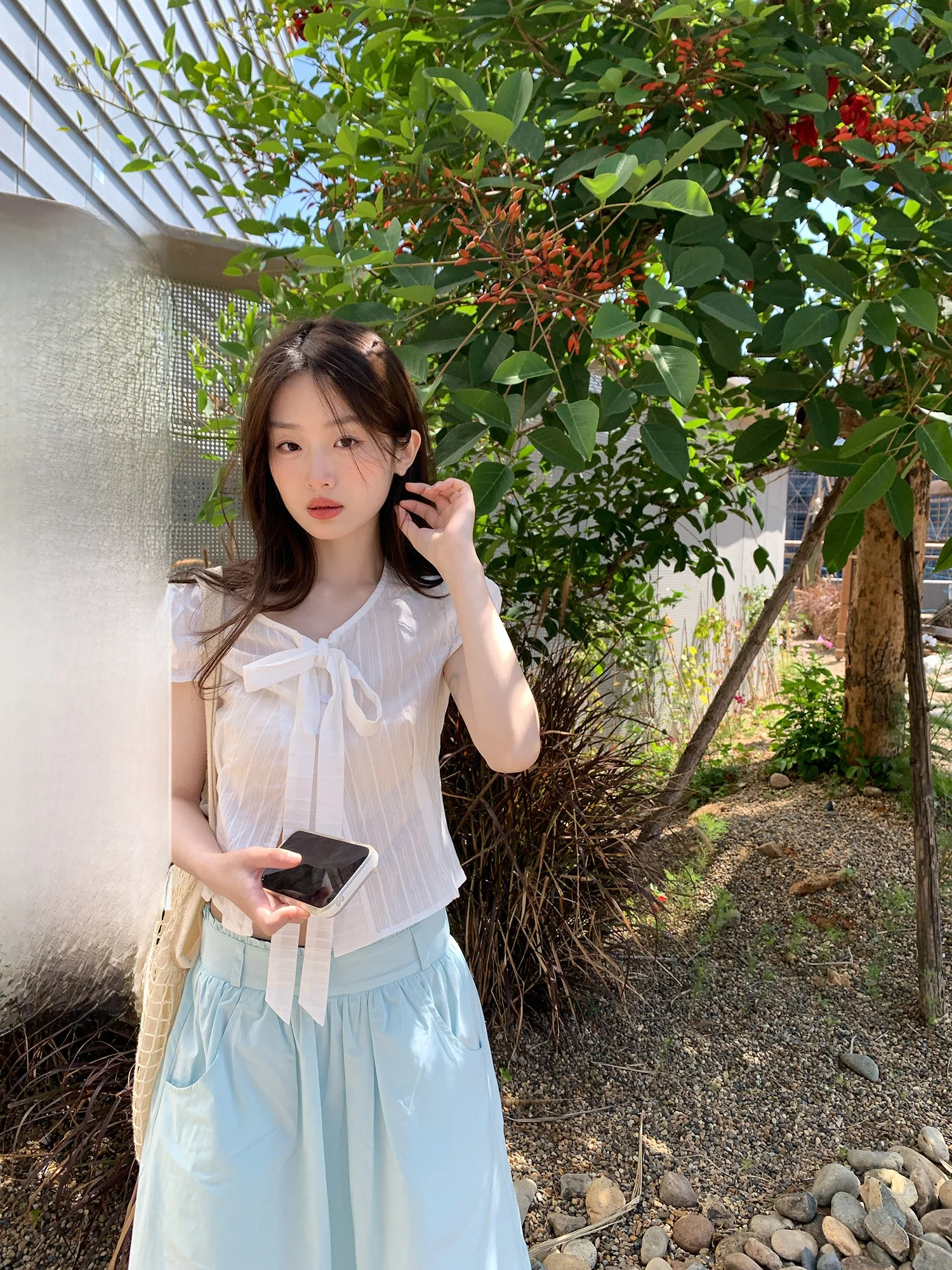 Женская укороченная блузка Sinbounboun с V-образным вырезом и рукавами-фонариками, нежный стиль, хлопок/полиэстер, топ с узлом, весна 2026, короткий рукав
Женская укороченная блузка Sinbounboun с V-образным вырезом и рукавами-фонариками, нежный стиль, хлопок/полиэстер, топ с узлом, весна 2026, короткий рукав