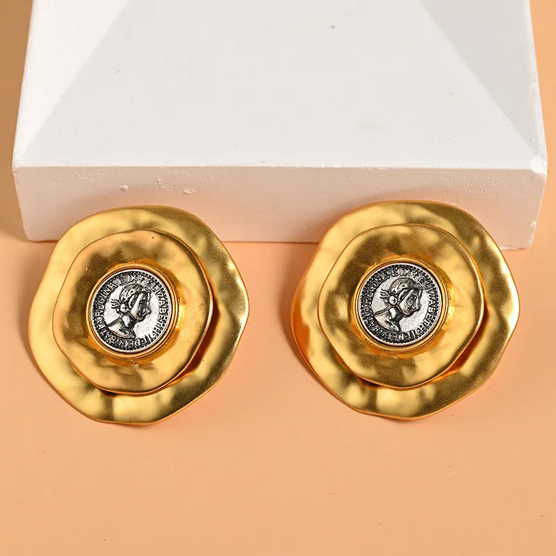 Delicate Geometric Irregular Circle Stud Earrings ,fashionable and Minimalist Design Earrings
Delicate Geometric Irregular Circle Stud Earrings ,fashionable and Minimalist Design Earrings
