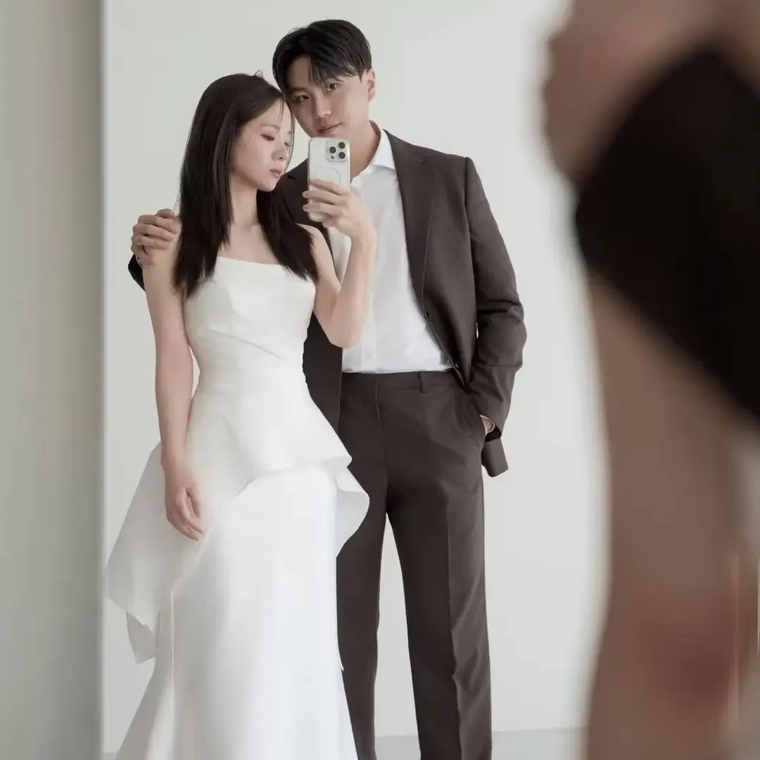 Giyu Elegant Strapless Wedding Dress Korea PhotoShoot 웨딩드레스 Mermaid Satin Floor Length Puffy Bridal Gown Pleat Customized 2025
Giyu Elegant Strapless Wedding Dress Korea PhotoShoot 웨딩드레스 Mermaid Satin Floor Length Puffy Bridal Gown Pleat Customized 2025