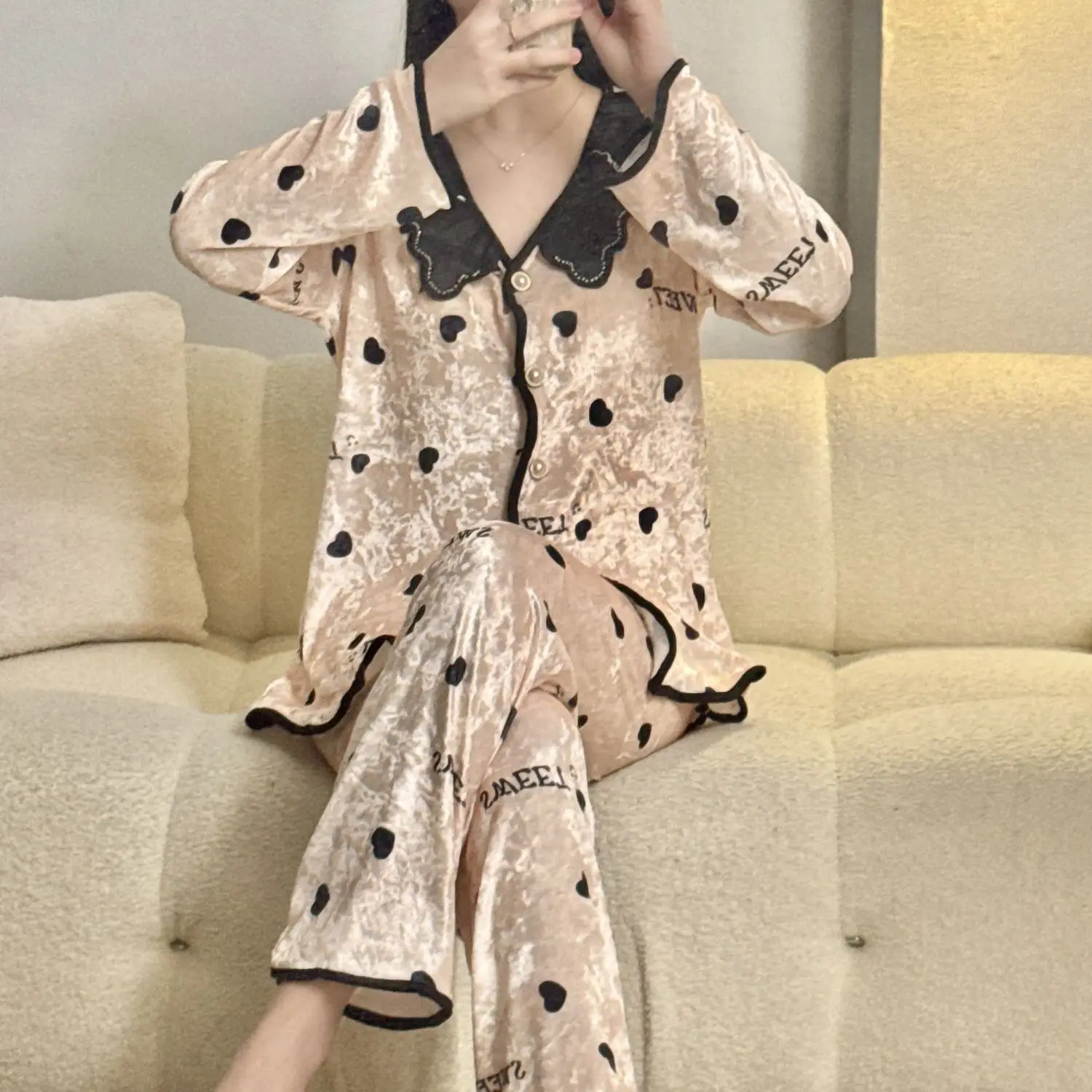 Velvet Pajama Sets Women's Autumn Winter Long Sleeve Home Clothing 2-Piece Set Cute French New Style Pajamas Woman Offer Lady Pj 
Velvet Pajama Sets Women's Autumn Winter Long Sleeve Home Clothing 2-Piece Set Cute French New Style Pajamas Woman Offer Lady Pj