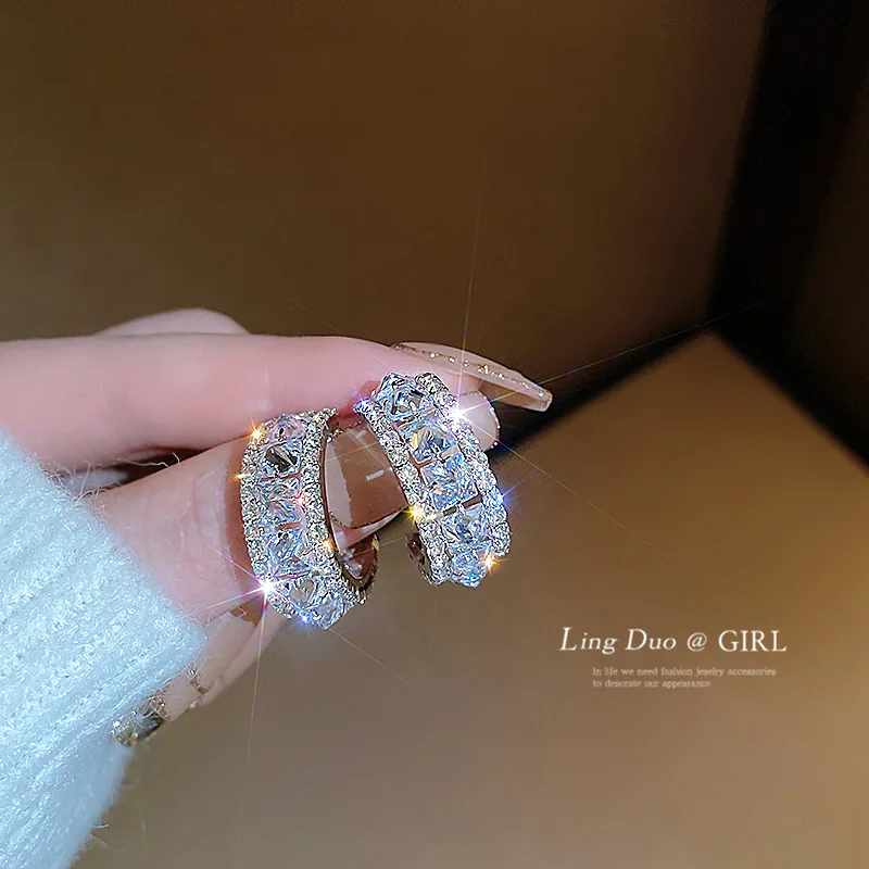 925 Sterling Silver Elegant Crystal Stud Earrings For Women Girls Wedding Engagement Valentines Day Gift Fashion Jewelry
925 Sterling Silver Elegant Crystal Stud Earrings For Women Girls Wedding Engagement Valentines Day Gift Fashion Jewelry