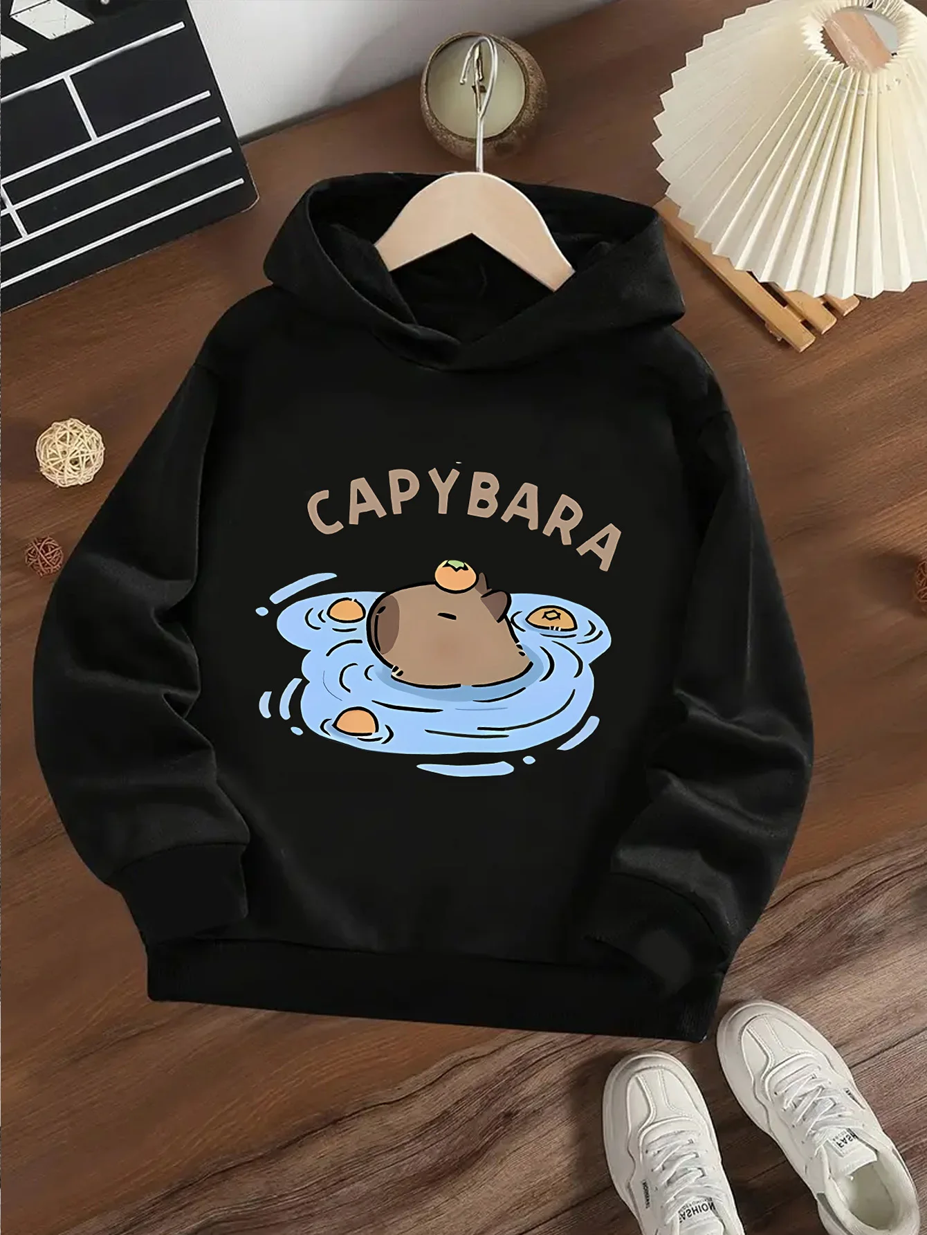 Capybara Bathing Print Kids Hooded Sweatshirt, Comfortable And Casual, Perfect For All Occasions, Ideal Gift Choice
Capybara Bathing Print Kids Hooded Sweatshirt, Comfortable And Casual, Perfect For All Occasions, Ideal Gift Choice
