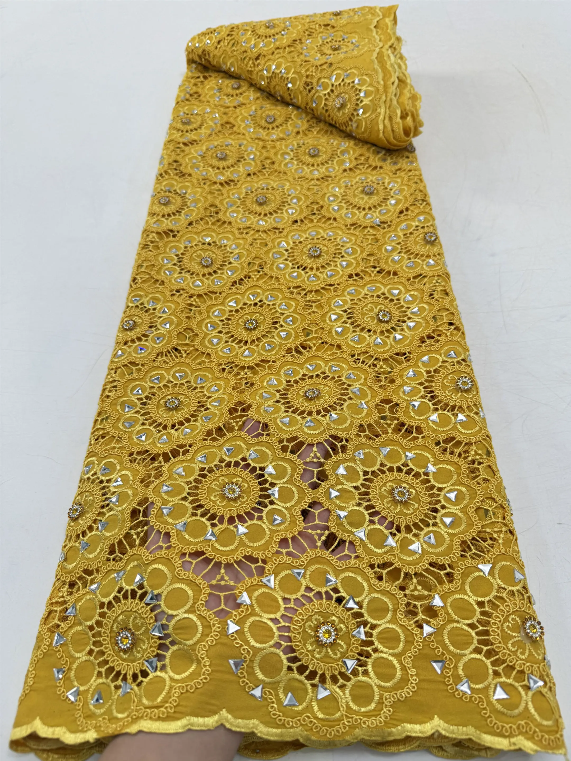 Luxury African Nigerian High-Quality Lace Fabric Stones Embroidery Tulle Stones Guipure Water-Soluble for Wedding Dress Sewing
Luxury African Nigerian High-Quality Lace Fabric Stones Embroidery Tulle Stones Guipure Water-Soluble for Wedding Dress Sewing