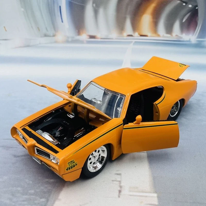 JADA 1:24 Pontiac GTO JUDGE 1969, легкосплавный автомобиль, литье под давлением и игрушечный транспорт, модель автомобиля, миниатюрная масштабная модель автомобиля для детей
JADA 1:24 Pontiac GTO JUDGE 1969, легкосплавный автомобиль, литье под давлением и игрушечный транспорт, модель автомобиля, миниатюрная масштабная модель автомобиля для детей