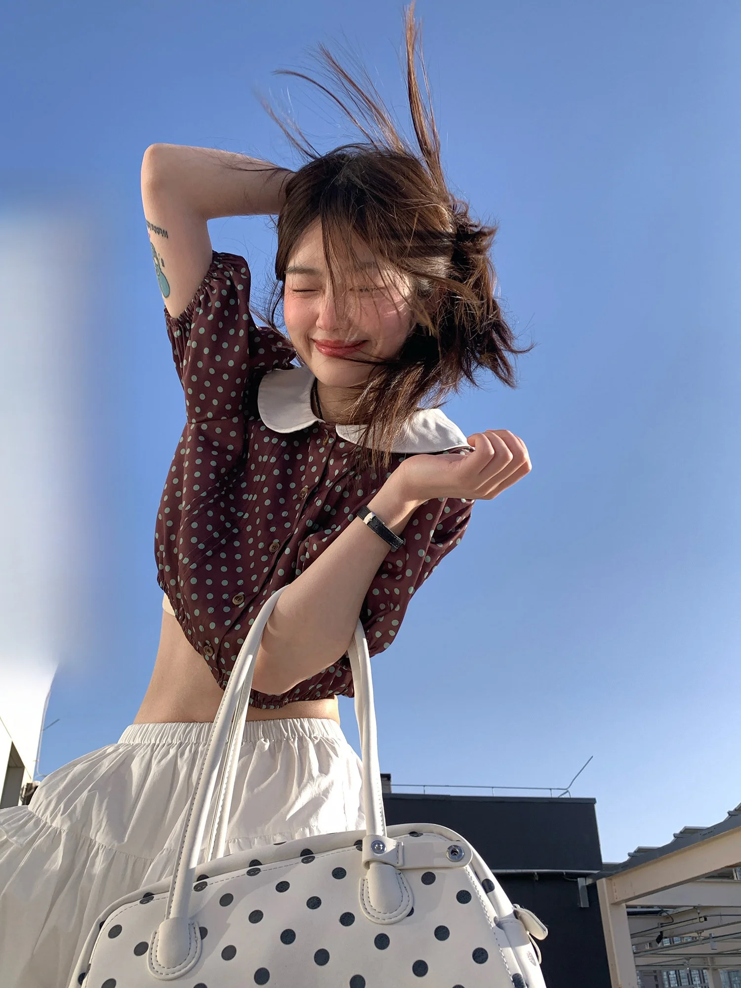 Sinbounboun Polka Dot Bubble Sleeve Short Shirt Women's Doll Collar Show Waist Female Fashion Summer Polyester Straight Cut
Sinbounboun Polka Dot Bubble Sleeve Short Shirt Women's Doll Collar Show Waist Female Fashion Summer Polyester Straight Cut