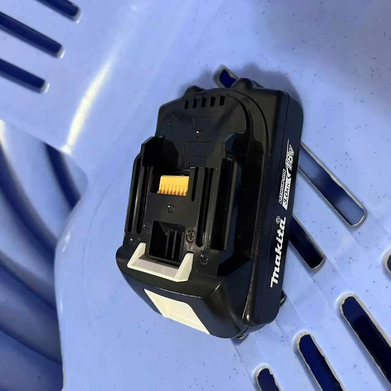 Makita 3Ah Replacement Lithium Battery for 18V Models BL1830 BL1850B BL1850 BL1840 BL1860 BL1815 - Compatible with Makita Tools
Makita 3Ah Replacement Lithium Battery for 18V Models BL1830 BL1850B BL1850 BL1840 BL1860 BL1815 - Compatible with Makita Tools