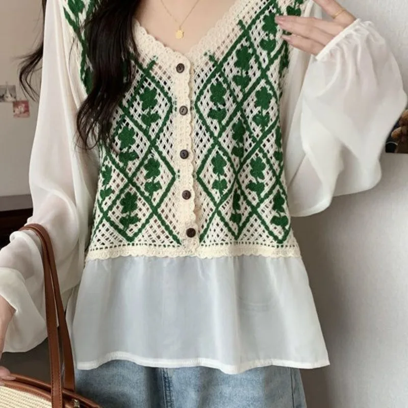 Femme Spring Summer Korean Fashion Crochet Color Blocking V-neck Women Shirts Trend Printing Patchwork Long Sleeve All-match Top
Femme Spring Summer Korean Fashion Crochet Color Blocking V-neck Women Shirts Trend Printing Patchwork Long Sleeve All-match Top