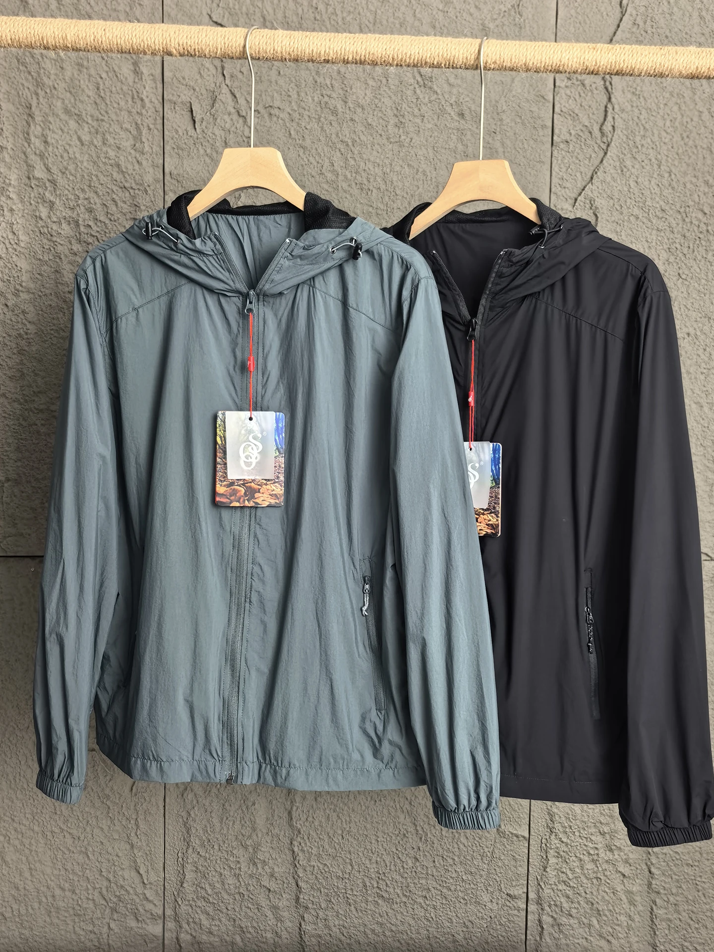 Waterproof Breathable Outdoor Jaet Men's Lightweight Hooded Zipper Coat Windproof Travel Spring Autumn Nylon Fabric
Waterproof Breathable Outdoor Jaet Men's Lightweight Hooded Zipper Coat Windproof Travel Spring Autumn Nylon Fabric
