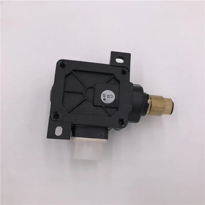1DS-W12-4RS1 00.250.0721/03 Offset printer dedicated Oil road sensor 00.250.0721
1DS-W12-4RS1 00.250.0721/03 Offset printer dedicated Oil road sensor 00.250.0721