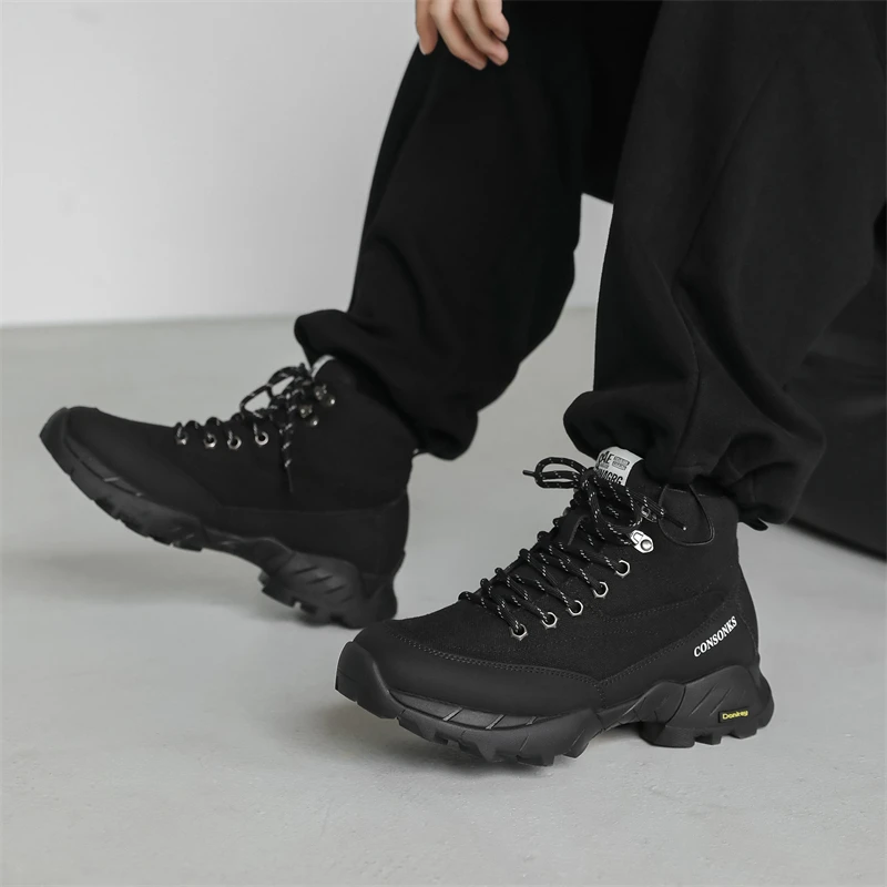 Casual men's hiking shoes High top and thick bottom design style Trendy black and white color blocking Outdoor leisure shoes
Casual men's hiking shoes High top and thick bottom design style Trendy black and white color blocking Outdoor leisure shoes