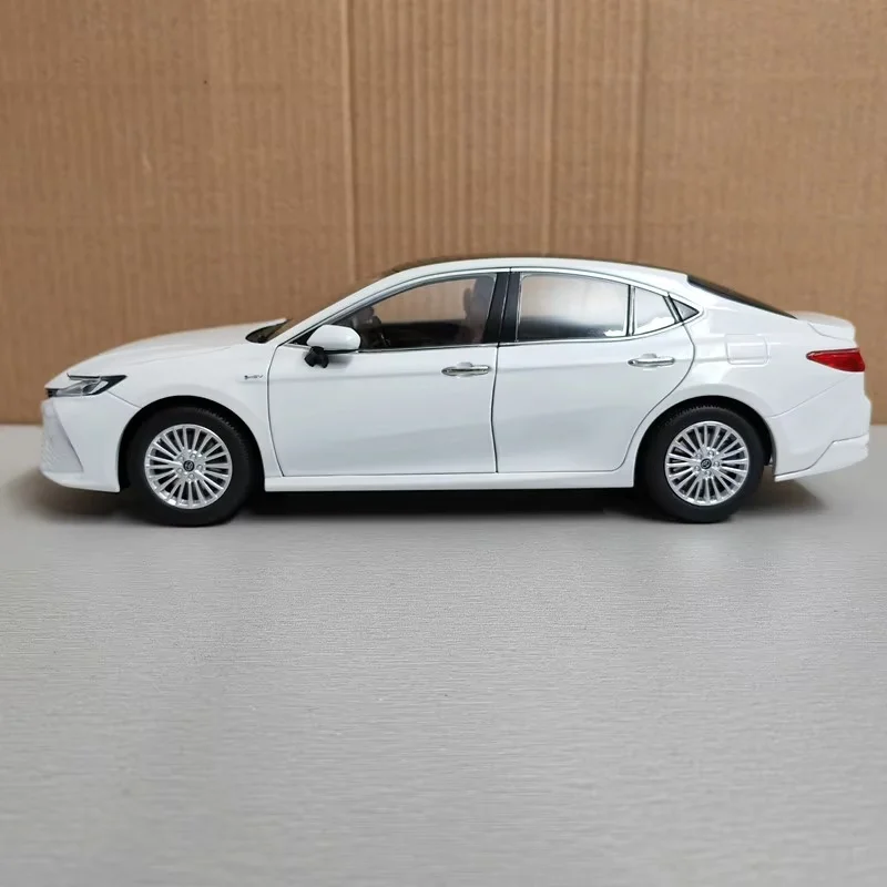 Toyota 2024, новинка Camry девятого поколения, 1:18, литая под давлением модель автомобиля из сплава, имитация декоративного орнамента, подарок для детей и взрослых, в наличии
Toyota 2024, новинка Camry девятого поколения, 1:18, литая под давлением модель автомобиля из сплава, имитация декоративного орнамента, подарок для детей и взрослых, в наличии
