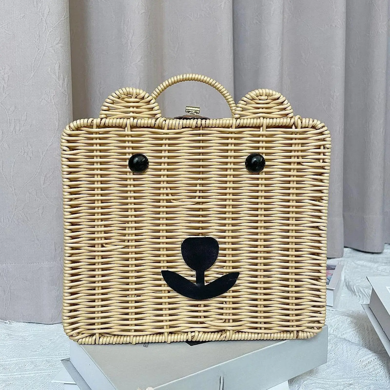 Gift Basket Woven Storage Basket Casual Sundries Container Cute Convenient Suitcase Storage Box for Travel Outdoor Home
Gift Basket Woven Storage Basket Casual Sundries Container Cute Convenient Suitcase Storage Box for Travel Outdoor Home
