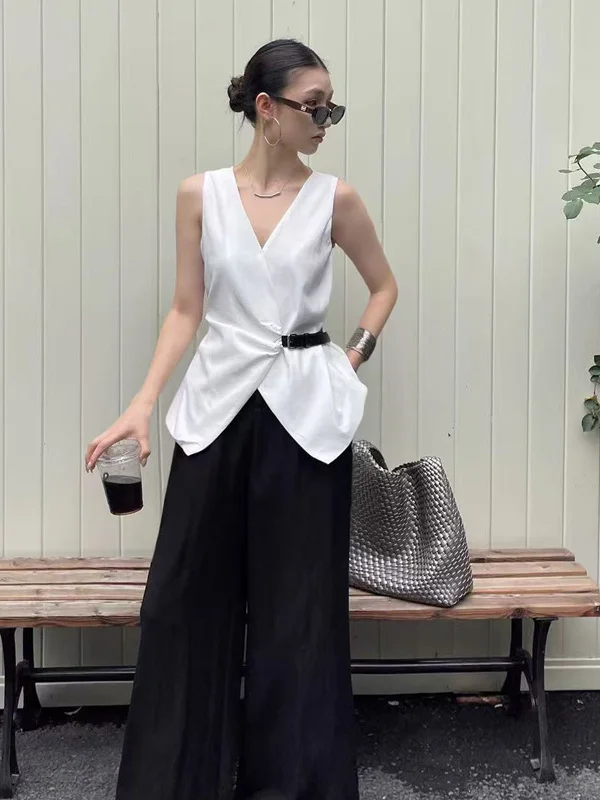 Fashionable Slimming V-Neck Sleeveless Women's Top Korean Style Commute Wind Regular Thickness Pure Color Summer Shirt
Fashionable Slimming V-Neck Sleeveless Women's Top Korean Style Commute Wind Regular Thickness Pure Color Summer Shirt