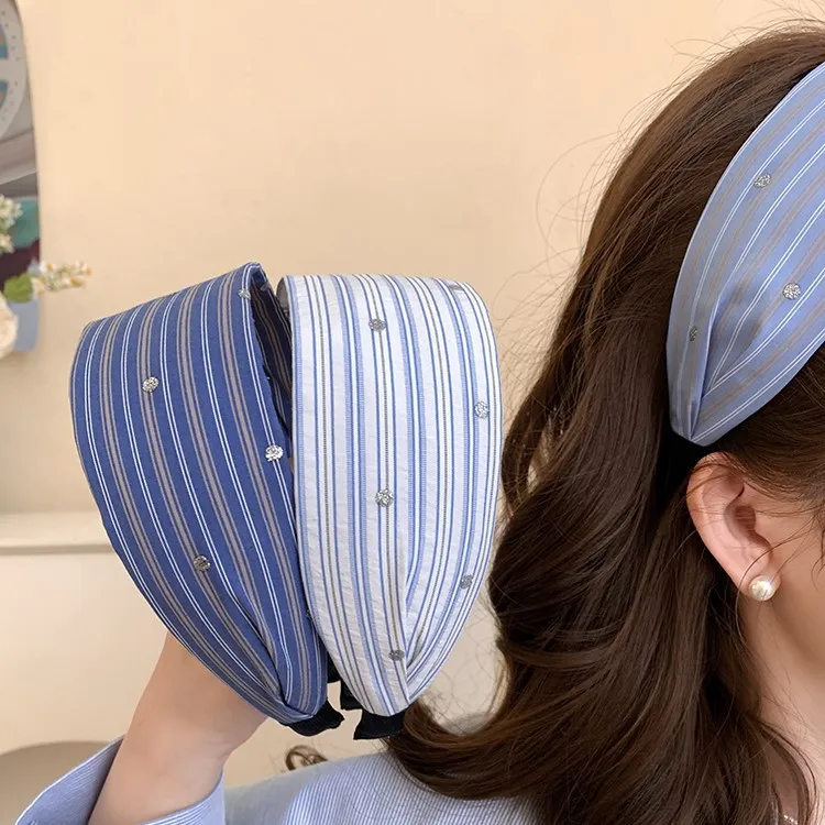 Korean blue striped polka dot wide version headband fashionable versatile face small headband hairpin headgear 2025 new spring
Korean blue striped polka dot wide version headband fashionable versatile face small headband hairpin headgear 2025 new spring