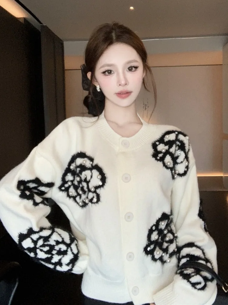 White Knitted Sweater with Beads round Neck Open Cardigan Women's Autumn Winter New Style Single Button Floral Design Top
White Knitted Sweater with Beads round Neck Open Cardigan Women's Autumn Winter New Style Single Button Floral Design Top