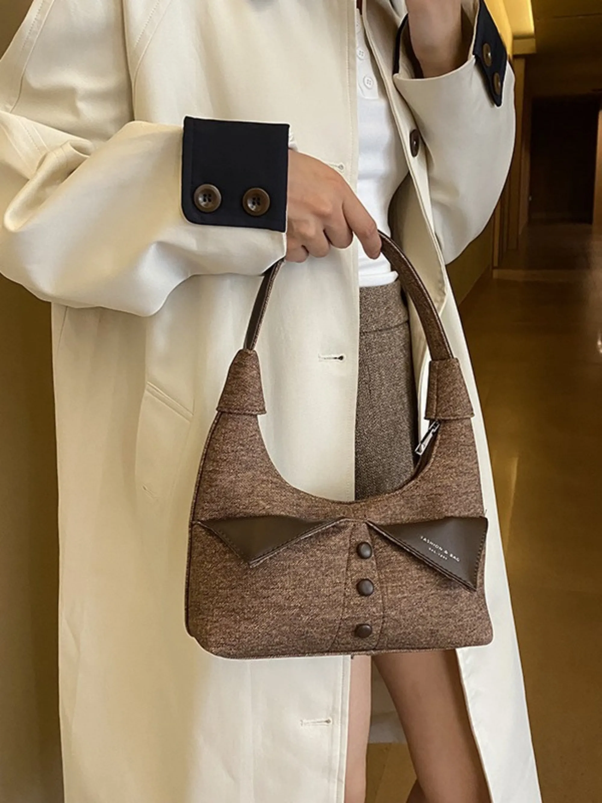 Осень 2024, новая Универсальная сумка для подмышек, нишевая, простая сумка, модная, Высококачественная женская сумка
Осень 2024, новая Универсальная сумка для подмышек, нишевая, простая сумка, модная, Высококачественная женская сумка