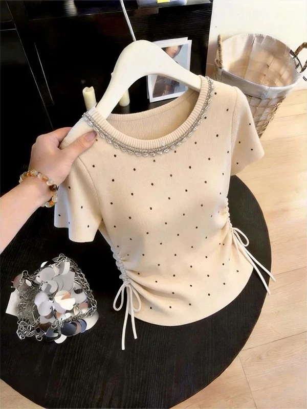 Heavyweight Diamond Embellished Polka Dot Short Sleeve Women's T-Shirt Summer 2026 New Style Slimming Knot Knitted Top
Heavyweight Diamond Embellished Polka Dot Short Sleeve Women's T-Shirt Summer 2026 New Style Slimming Knot Knitted Top