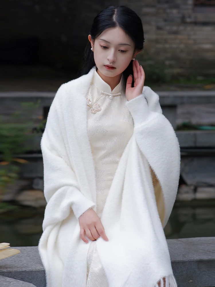 White Mink Velvet awl Coat Girl's Cowl Ne Long Sve Cardigan Thiened Medium Length Vintage Sle for Commuting
White Mink Velvet awl Coat Girl's Cowl Ne Long Sve Cardigan Thiened Medium Length Vintage Sle for Commuting