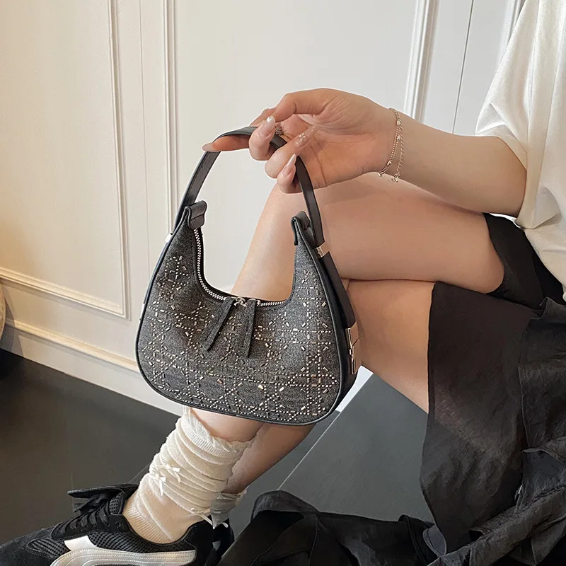 Women's New Dumpling Bag - Handheld Shoulder Design, Fashion Versatile, Underarm Carry Option
Women's New Dumpling Bag - Handheld Shoulder Design, Fashion Versatile, Underarm Carry Option