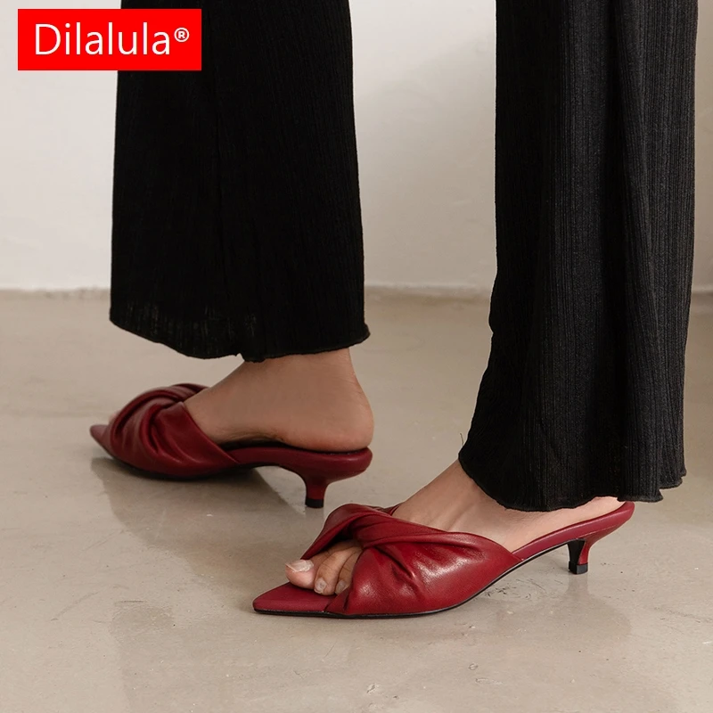 Тапочки Dilalula 2026 из натуральной овчины, женские, с открытым носком, на низком каблуке, для отдыха и прогулок, мягкие и удобные
Тапочки Dilalula 2026 из натуральной овчины, женские, с открытым носком, на низком каблуке, для отдыха и прогулок, мягкие и удобные