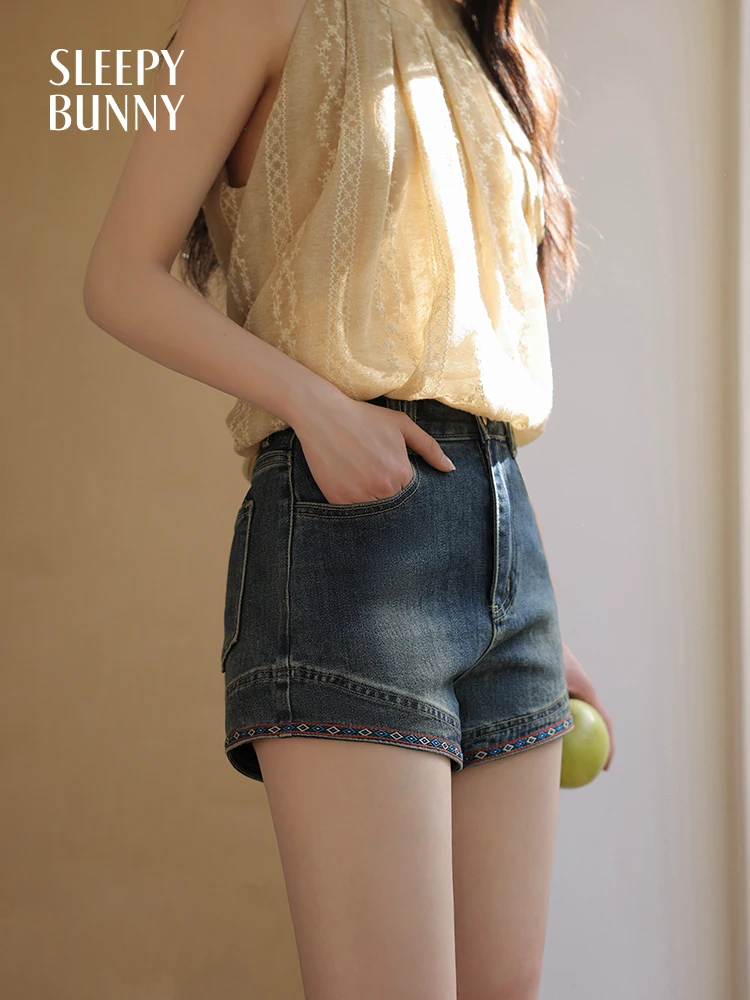 High-Waisted Denim Shorts Women Summer Slim Fit Woven Strap Detailing Bohemian Style Trendy Sexy Hot Pants for a Stylish Look
High-Waisted Denim Shorts Women Summer Slim Fit Woven Strap Detailing Bohemian Style Trendy Sexy Hot Pants for a Stylish Look