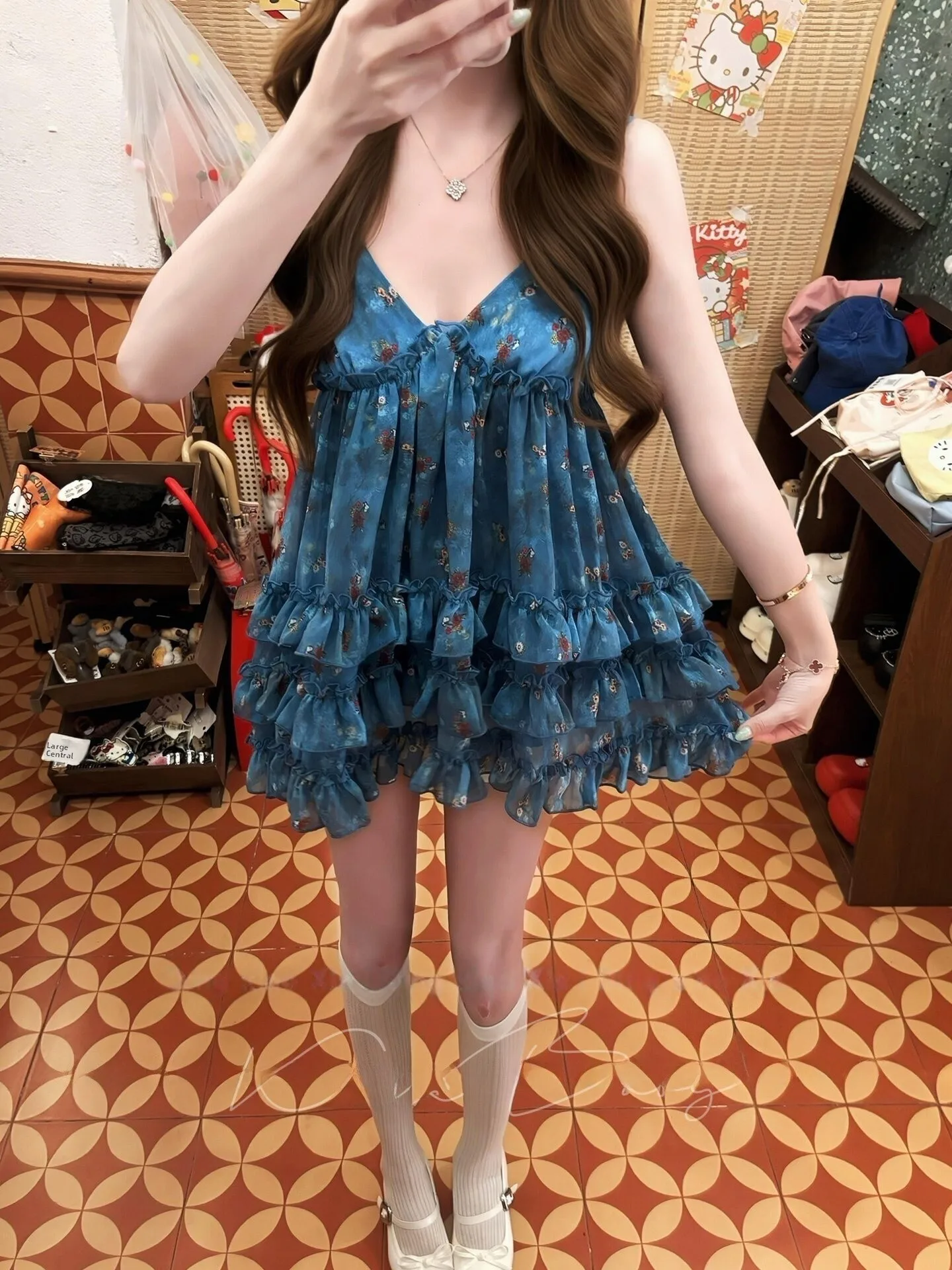 Casual Summer Blue Floral Print Halter Dress Women's V-neck Slimming Puff Sleeve Cake Skirt Sweet Style High Waist Regular Th...
Casual Summer Blue Floral Print Halter Dress Women's V-neck Slimming Puff Sleeve Cake Skirt Sweet Style High Waist Regular Th...