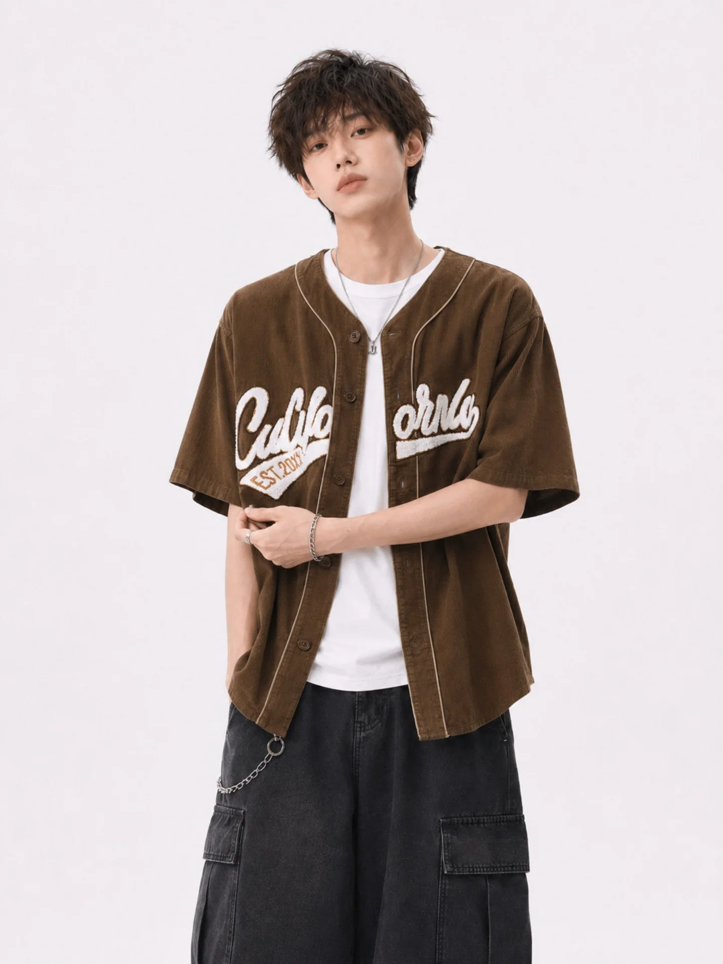 American Vintage Short Sleeve Baseball Jacket Corduroy Shirt Coat for Men And Women round Neck Embroidery Casual Style
American Vintage Short Sleeve Baseball Jacket Corduroy Shirt Coat for Men And Women round Neck Embroidery Casual Style