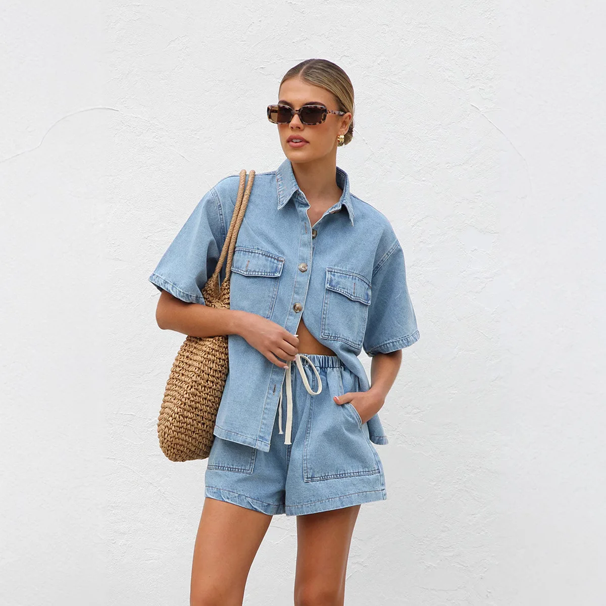 Summer Women's Casual Loose ket ort Sve Denim Two-Piece Suit Faionable Button-Up Top And orts Set for Young Ladies
Summer Women's Casual Loose ket ort Sve Denim Two-Piece Suit Faionable Button-Up Top And orts Set for Young Ladies