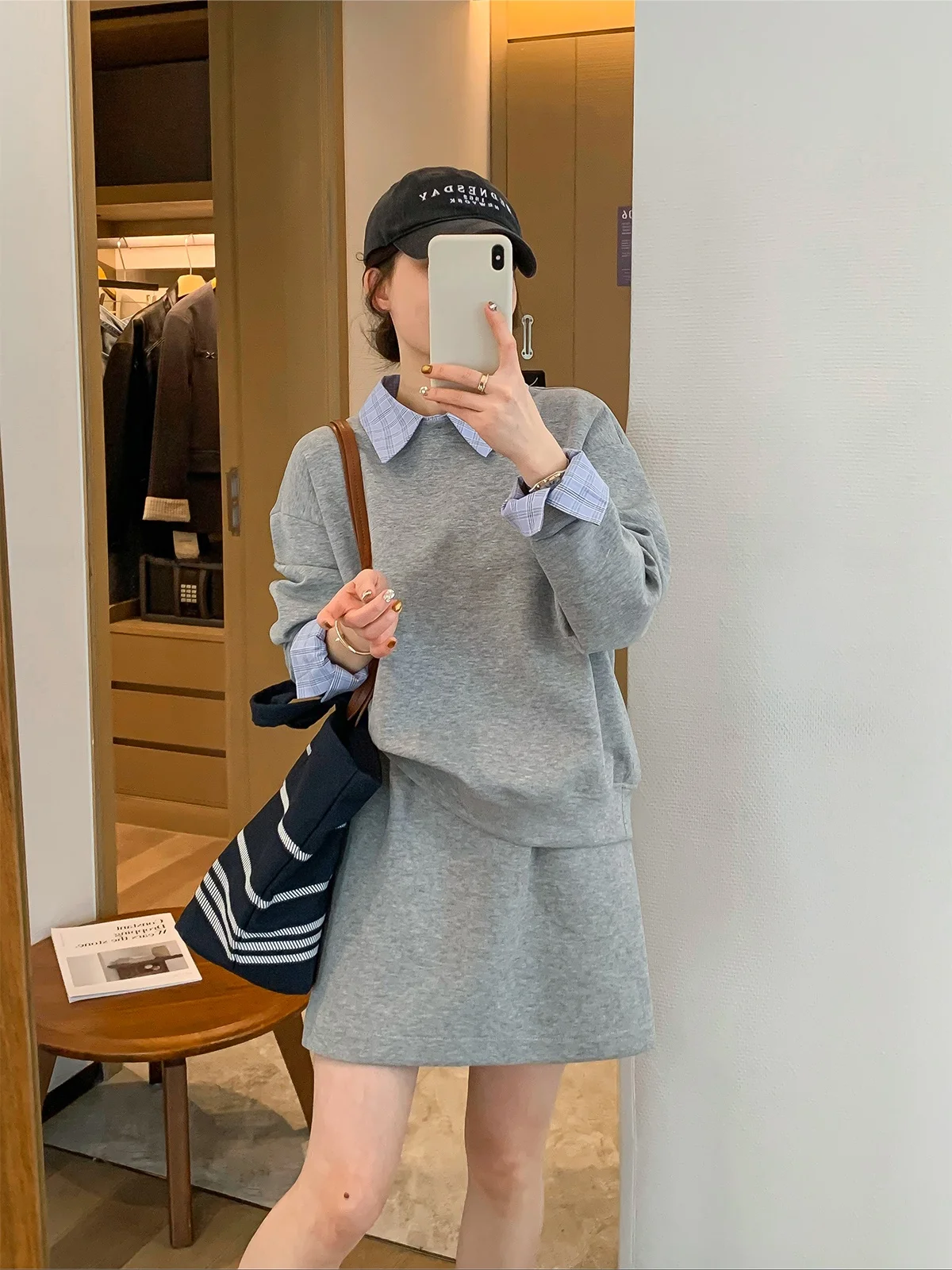 Love Devil Fish Fashion 2-Piece Set Women's Spring 2026 New Splicing Long Sleeve Sweatshirt Half Skirt Short Skirt
Love Devil Fish Fashion 2-Piece Set Women's Spring 2026 New Splicing Long Sleeve Sweatshirt Half Skirt Short Skirt