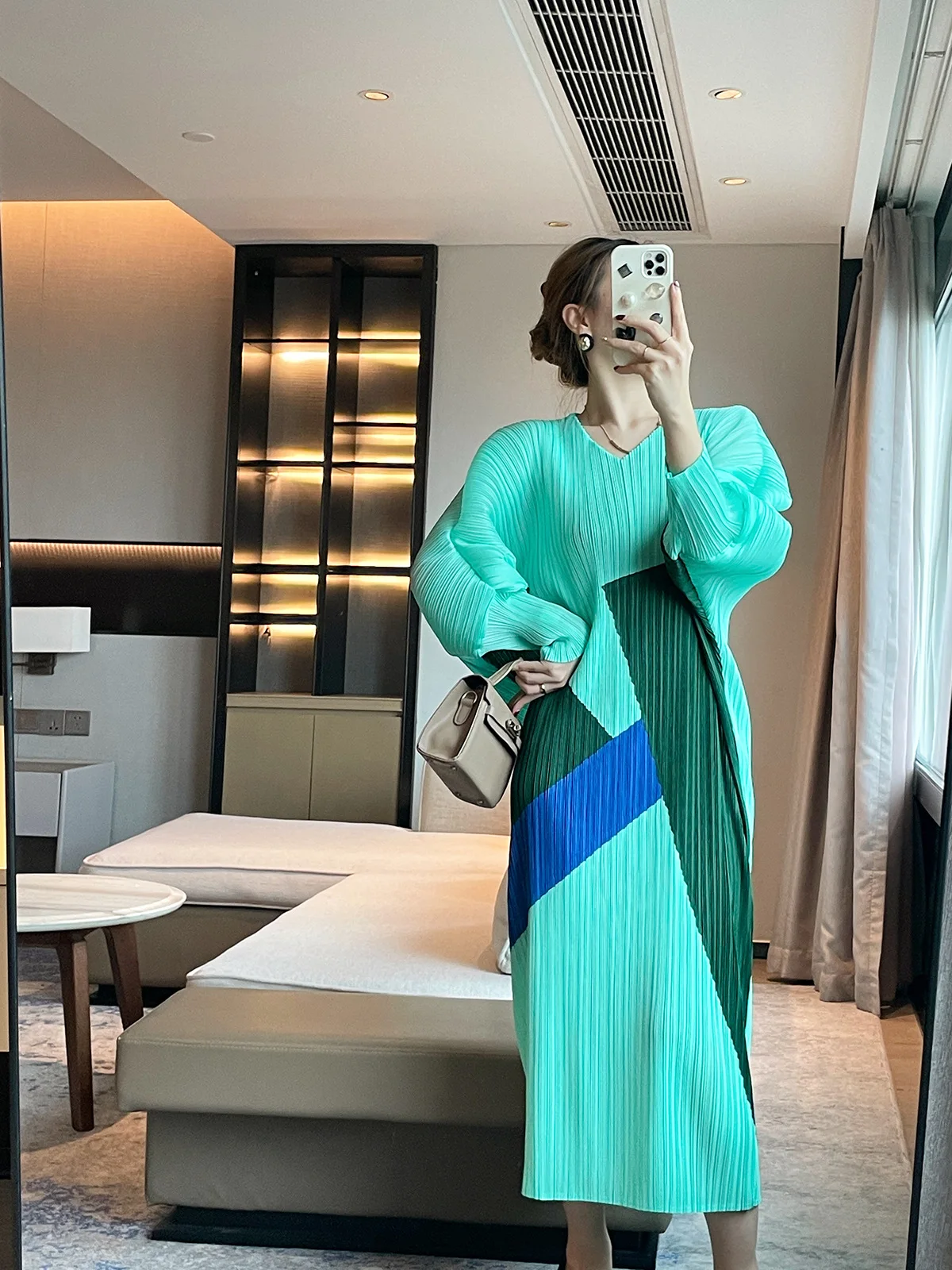 Pleated 2023 Autumn New French Colorblock Loose Dress Women's Elegant Slimming Long Dress
Pleated 2023 Autumn New French Colorblock Loose Dress Women's Elegant Slimming Long Dress