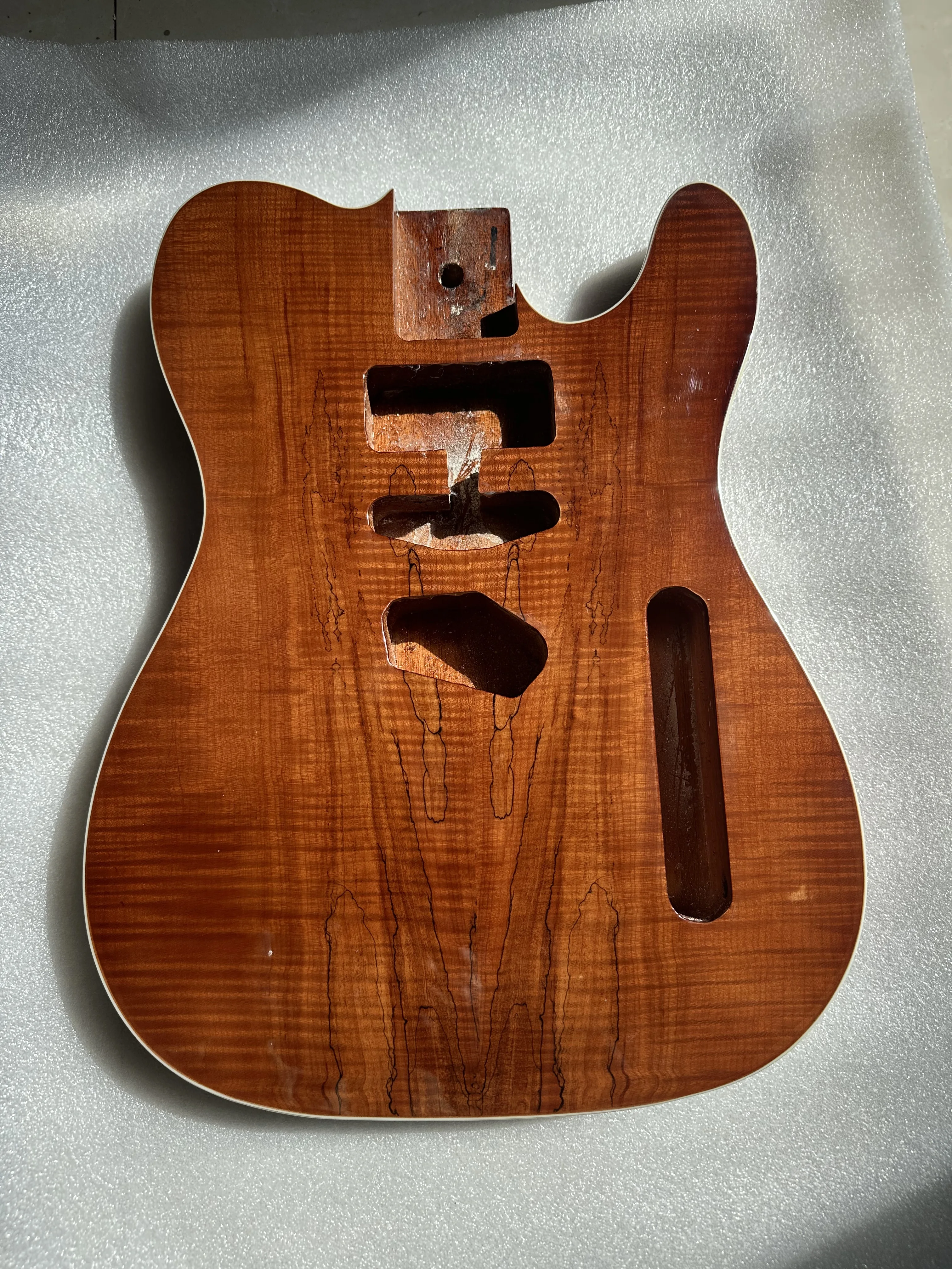 Vintage Mahogany Wood Guitar Body Map Maple Veneer, Unfinished Gloss Finished for Luthier, DIY Part,Slate Defective 5.56cm Heel
Vintage Mahogany Wood Guitar Body Map Maple Veneer, Unfinished Gloss Finished for Luthier, DIY Part,Slate Defective 5.56cm Heel