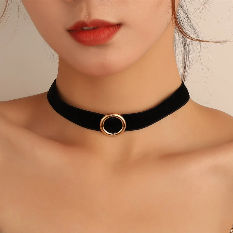 Vintage Golden Circle Black Velvet Chokers Necklaces for Women Girls Simple Retro Collar Necklaces Wedding Party Fashion Jewelry
Vintage Golden Circle Black Velvet Chokers Necklaces for Women Girls Simple Retro Collar Necklaces Wedding Party Fashion Jewelry