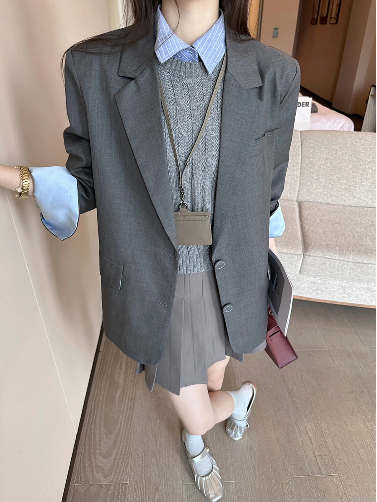 ay Korean Sle Loose Women's Suit Jaet Commute Simple Faion Autumn New Retro Versatile Long Sve Button up Coat
ay Korean Sle Loose Women's Suit Jaet Commute Simple Faion Autumn New Retro Versatile Long Sve Button up Coat