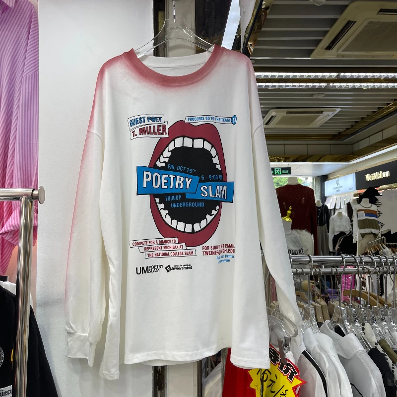American Style Vintage Letters Red Lips Print Women Long Sleeve T-shirt O-neck Pullover Basic Top 2024 Autumn Loose Casual Tees
American Style Vintage Letters Red Lips Print Women Long Sleeve T-shirt O-neck Pullover Basic Top 2024 Autumn Loose Casual Tees