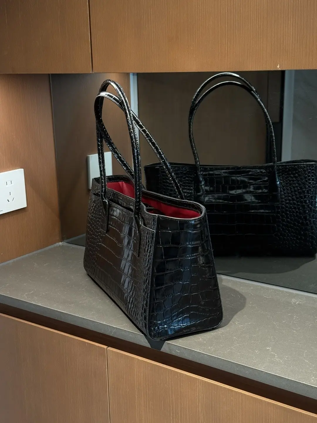 Multi-scene Universal Soft Textured Leather Satchel Smooth Silhouette Top Handle Handbag Women Shoulder Bag Crossbody Bag Fashion Versatile Vacation Shopping Storage Bag
Multi-scene Universal Soft Textured Leather Satchel Smooth Silhouette Top Handle Handbag Women Shoulder Bag Crossbody Bag Fashion Versatile Vacation Shopping Storage Bag