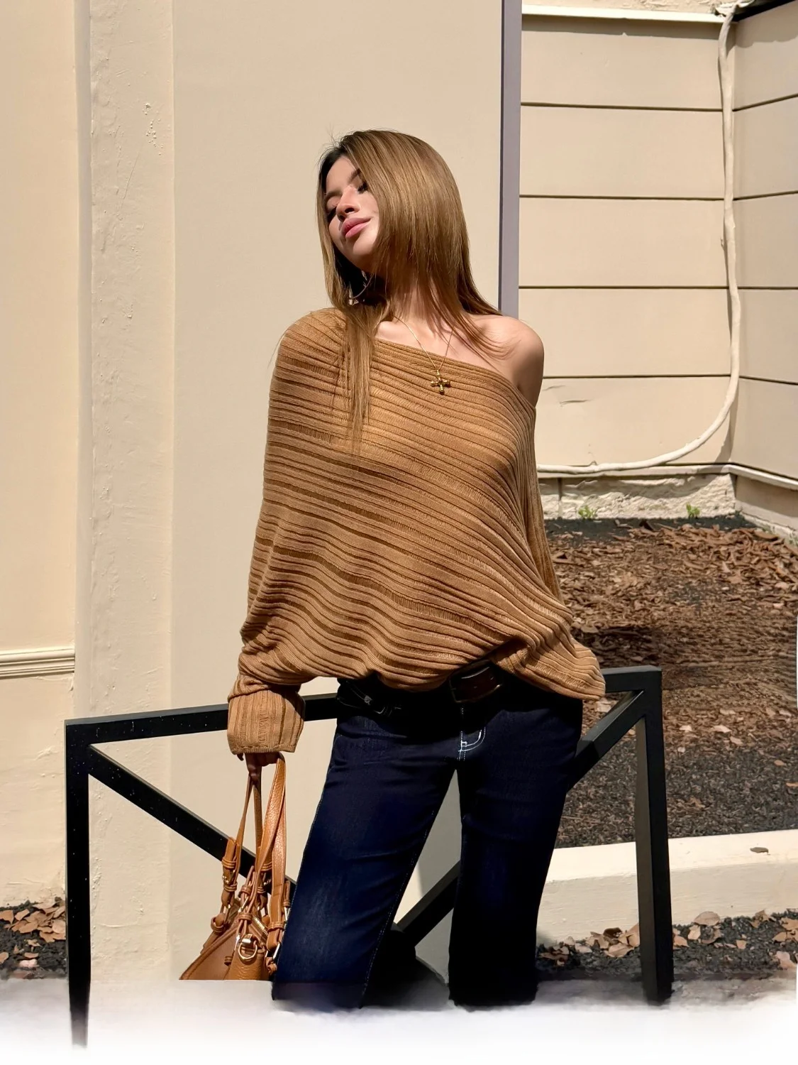 Женский тонкий вязаный свитер Audwyn с открытыми плечами, асимметричный, с длинными рукавами, в уличном стиле, для ранней осени, модный повседневный свитер
Женский тонкий вязаный свитер Audwyn с открытыми плечами, асимметричный, с длинными рукавами, в уличном стиле, для ранней осени, модный повседневный свитер