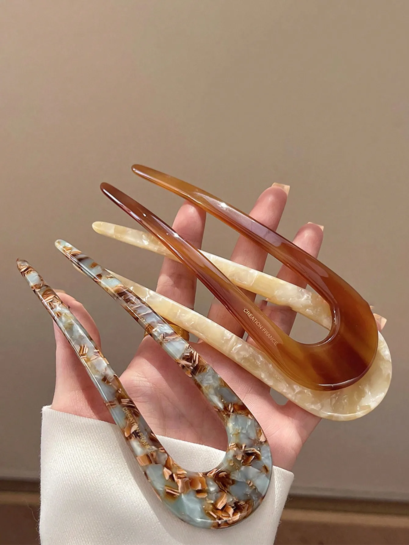 DAZY 1pc Elegant Vintage U-Shaped Hairpin: Acetate Material, Suitable For 14+ Years, Perfect For Valentine's Day Hair Combs Comb
DAZY 1pc Elegant Vintage U-Shaped Hairpin: Acetate Material, Suitable For 14+ Years, Perfect For Valentine's Day Hair Combs Comb