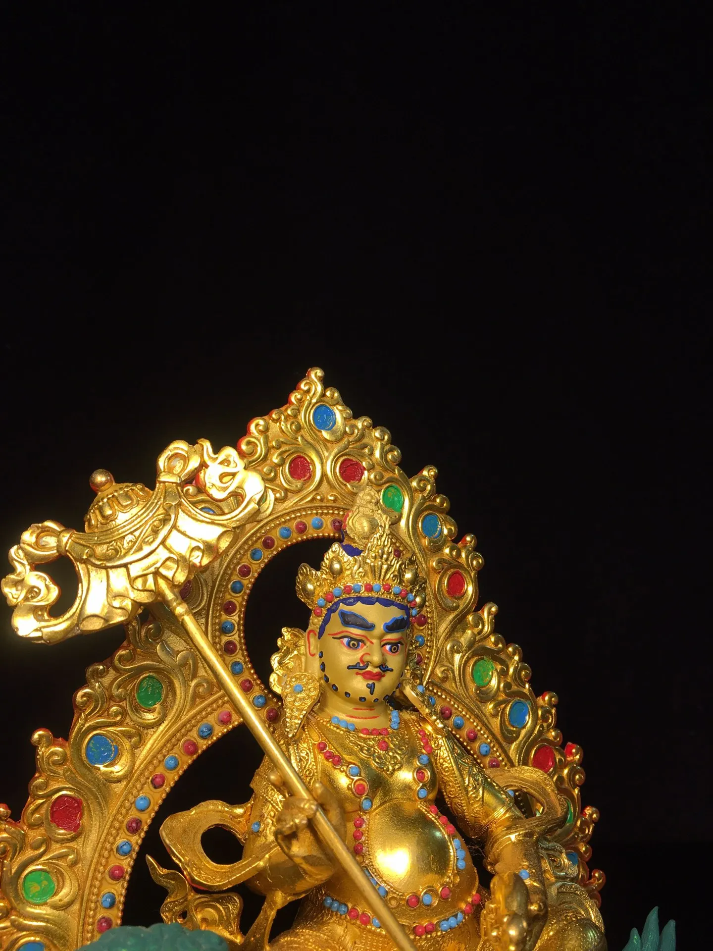 Old Bronze Gilded Painted Face Mosaic Gem Vaisravana Buddha the King of Wealth Lotus Platform Worship Hall Town house
Old Bronze Gilded Painted Face Mosaic Gem Vaisravana Buddha the King of Wealth Lotus Platform Worship Hall Town house