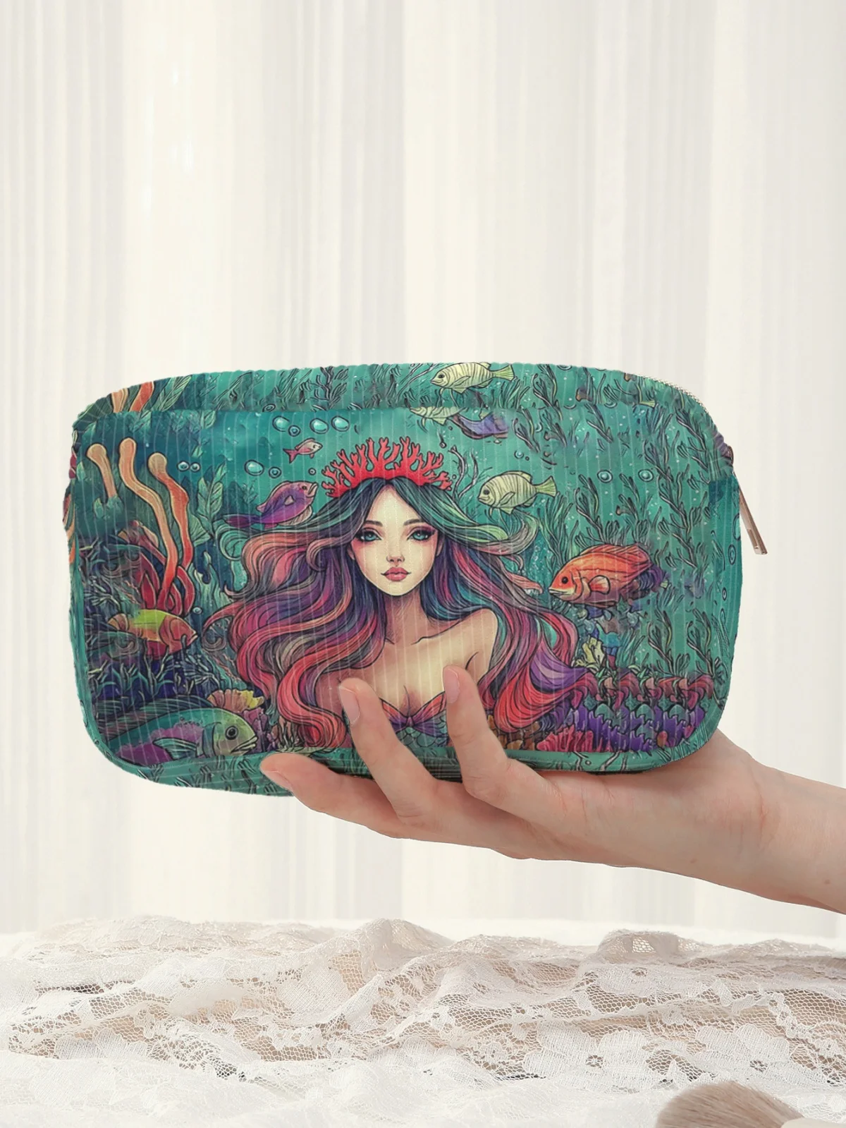 Косметичка с узором в виде волшебного коралла и русалки, вместительная дорожная сумка для туалетных принадлежностей, женская сумка для хранения косметики.
Косметичка с узором в виде волшебного коралла и русалки, вместительная дорожная сумка для туалетных принадлежностей, женская сумка для хранения косметики.