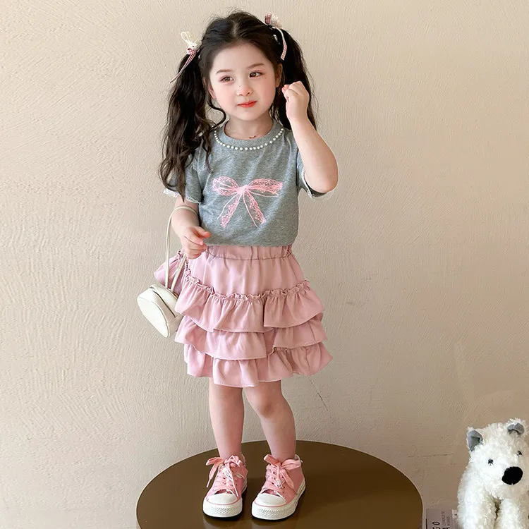 Girls' Summer Clothing Set 2025 New Korean Sweet and Western Style Bow Short Sleeve Cake Skirt Two Piece Set Trendy
Girls' Summer Clothing Set 2025 New Korean Sweet and Western Style Bow Short Sleeve Cake Skirt Two Piece Set Trendy