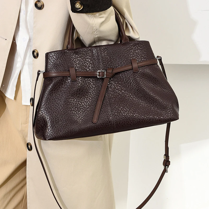 Luxury Handbag With Inner Pouch Brand Design Belt Buckle Crossbody Bag New Lychee Grain Shoulder Bag High-end Commuter Tote Bag
Luxury Handbag With Inner Pouch Brand Design Belt Buckle Crossbody Bag New Lychee Grain Shoulder Bag High-end Commuter Tote Bag