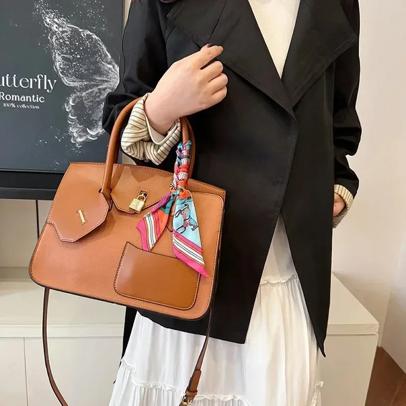 Luxury Fashionable Tote Bag With Paris Fashion Letter Logo Vintage Elegant For Women And Solid Color Best
Luxury Fashionable Tote Bag With Paris Fashion Letter Logo Vintage Elegant For Women And Solid Color Best