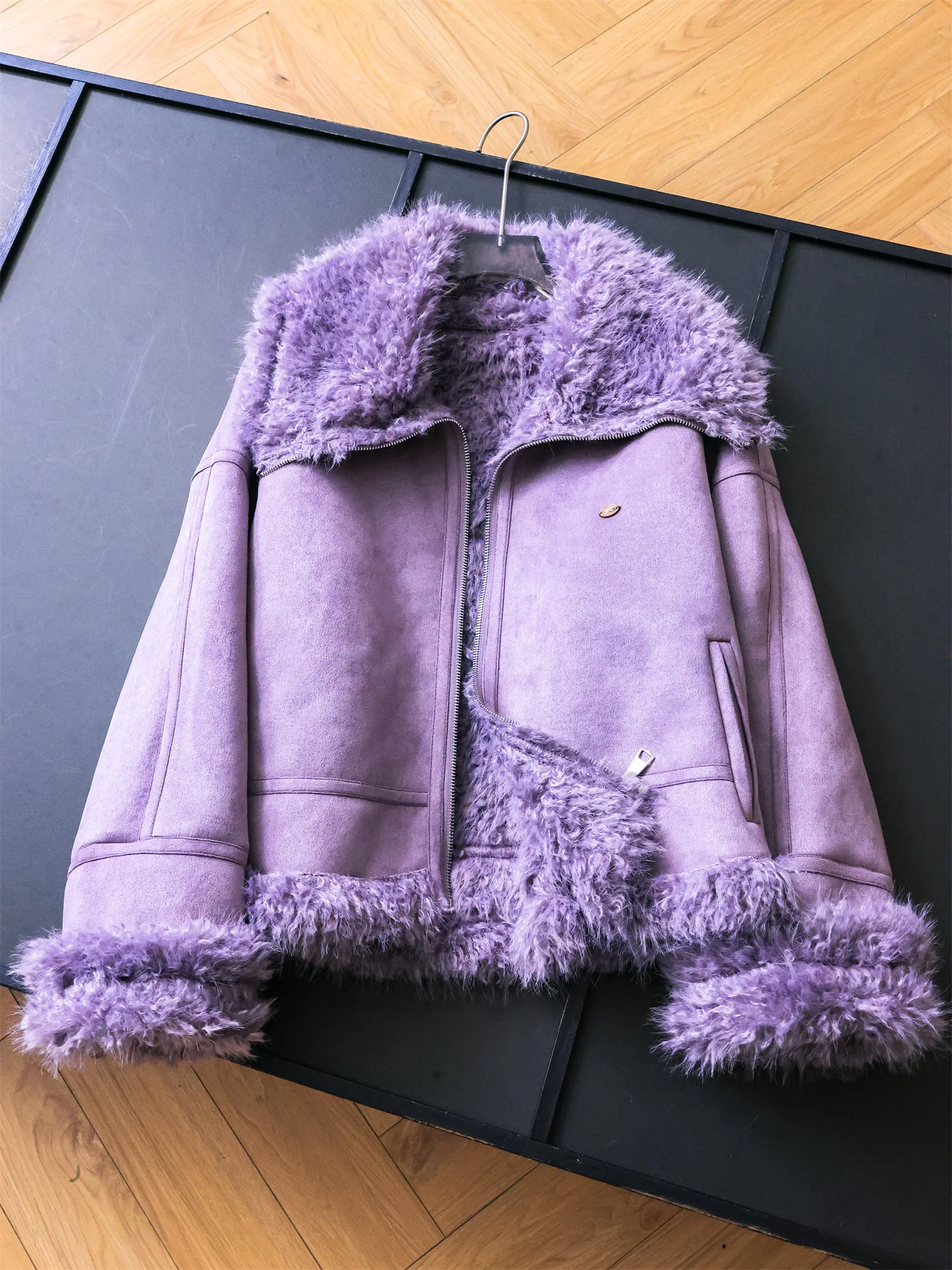 Thickened Long Sleeve Women's Jacket Purple Suede Inner Lamb Fur Coat Eco-friendly Bionic Faux Fur Outerwear Casual Style
Thickened Long Sleeve Women's Jacket Purple Suede Inner Lamb Fur Coat Eco-friendly Bionic Faux Fur Outerwear Casual Style