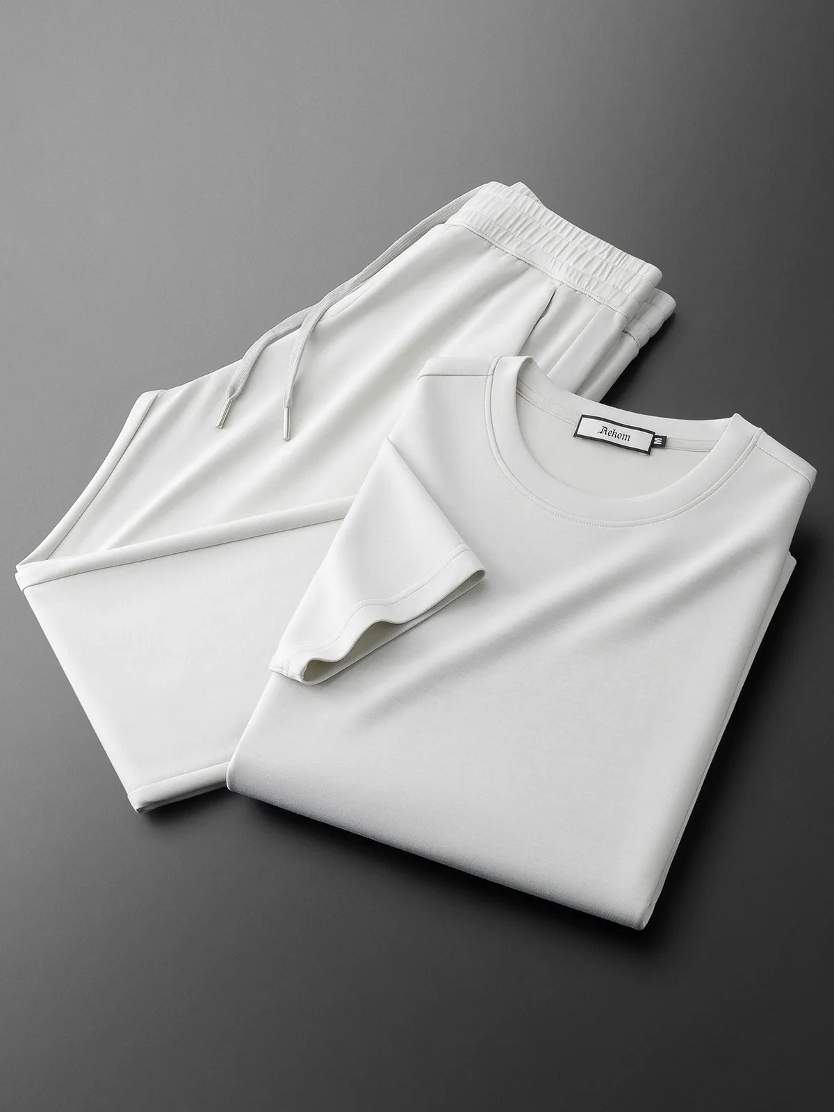 JSBD Summer Light Luxury Drop along Modal cotton air layer two-piece men's casual crewneck short-sleeved sports suit
JSBD Summer Light Luxury Drop along Modal cotton air layer two-piece men's casual crewneck short-sleeved sports suit