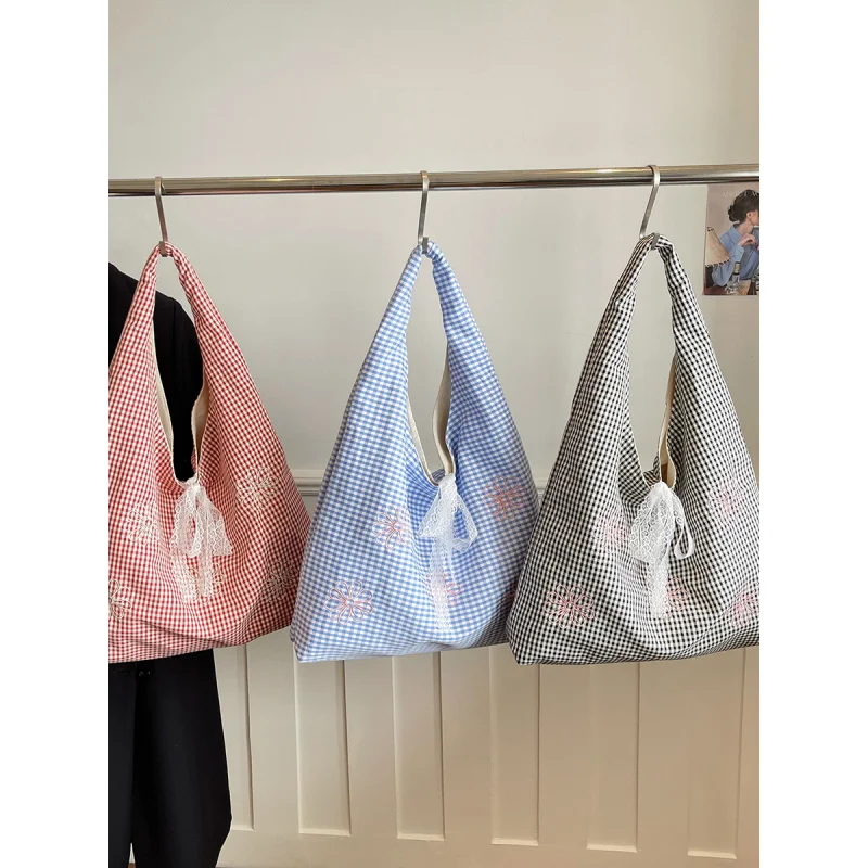 Unique design plaid fabric bag for women2026Spring and summer fresh style shoulder bag with embroidered flowers, large capacity
Unique design plaid fabric bag for women2026Spring and summer fresh style shoulder bag with embroidered flowers, large capacity