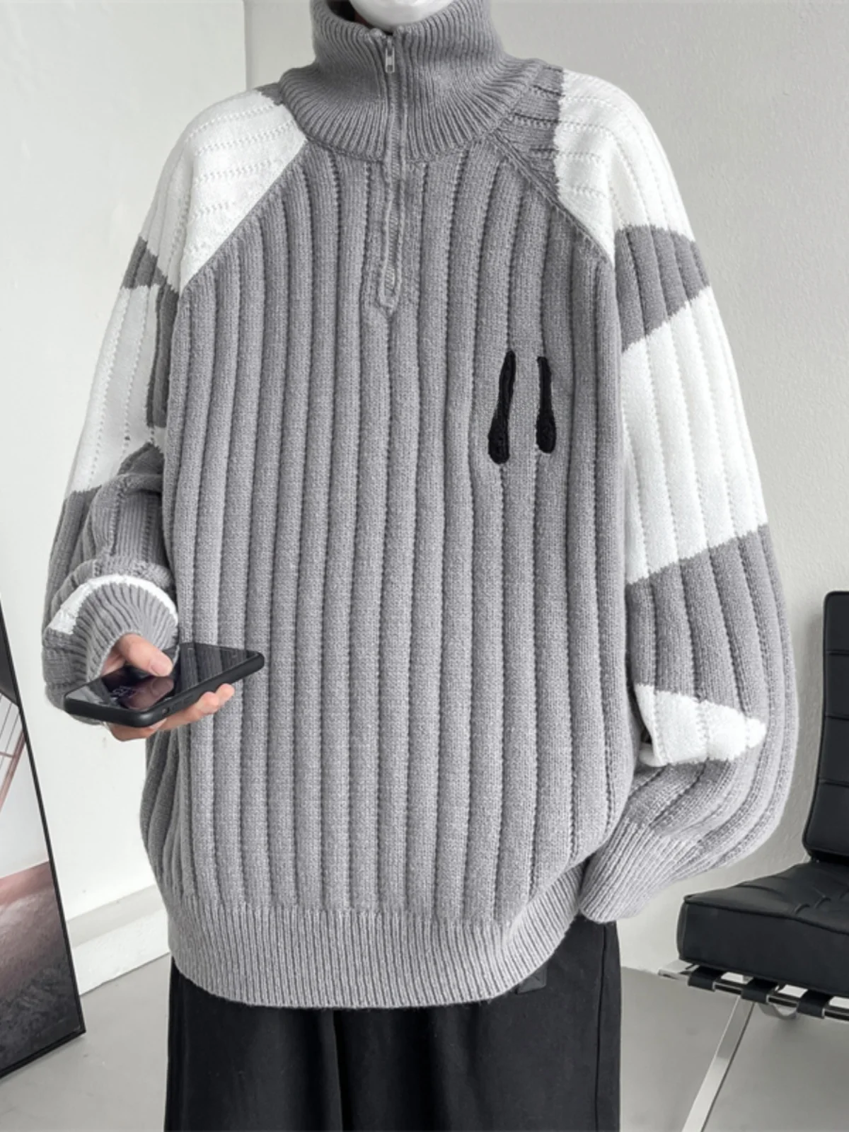 Мужской вязаный свитер в американском ретро-стиле с цветными блоками, на молнии, свободного кроя, повседневная зимняя верхняя одежда, с длинными рукавами, высоким воротником, свободный крой
Мужской вязаный свитер в американском ретро-стиле с цветными блоками, на молнии, свободного кроя, повседневная зимняя верхняя одежда, с длинными рукавами, высоким воротником, свободный крой