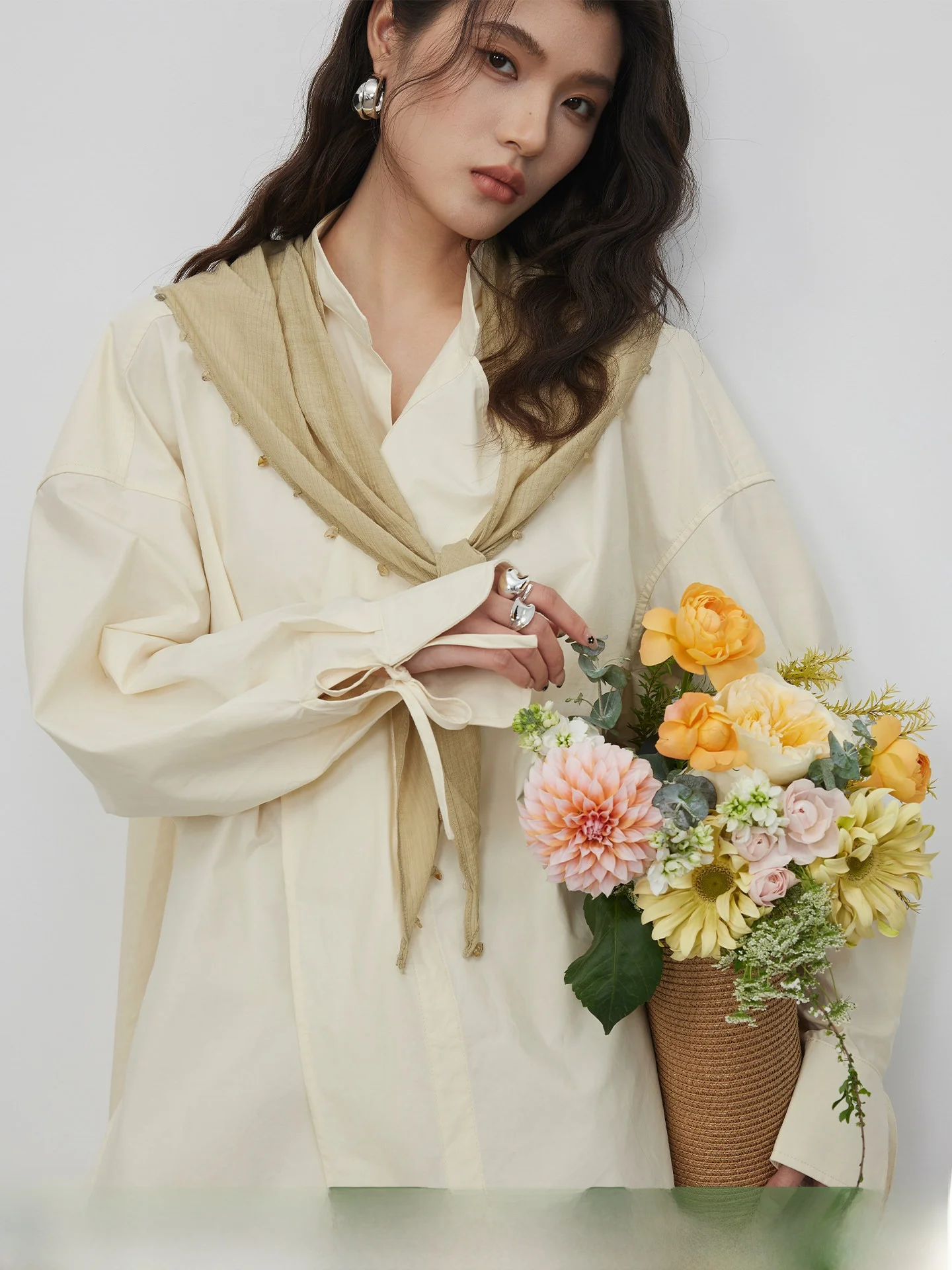 KEARA Women's Long Sleeve Shirt Casual Loose Cotton Comfortable Spring Summer Design Sensation Commute Shirt with Scarf
KEARA Women's Long Sleeve Shirt Casual Loose Cotton Comfortable Spring Summer Design Sensation Commute Shirt with Scarf