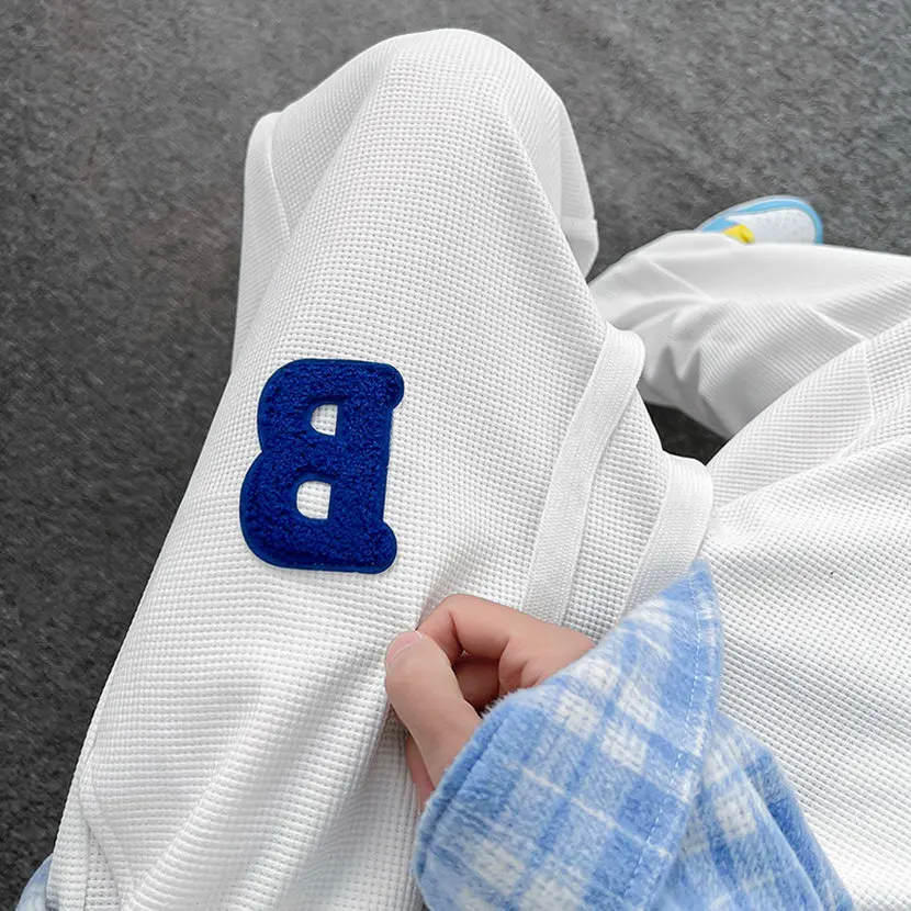 Мужские спортивные брюки свободного кроя с прямыми штанинами в американском стиле, осенние, новые, модные, широкие, в пол
Мужские спортивные брюки свободного кроя с прямыми штанинами в американском стиле, осенние, новые, модные, широкие, в пол